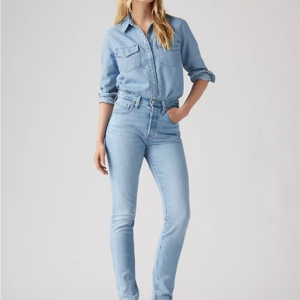 Women's Light Blue Jeans